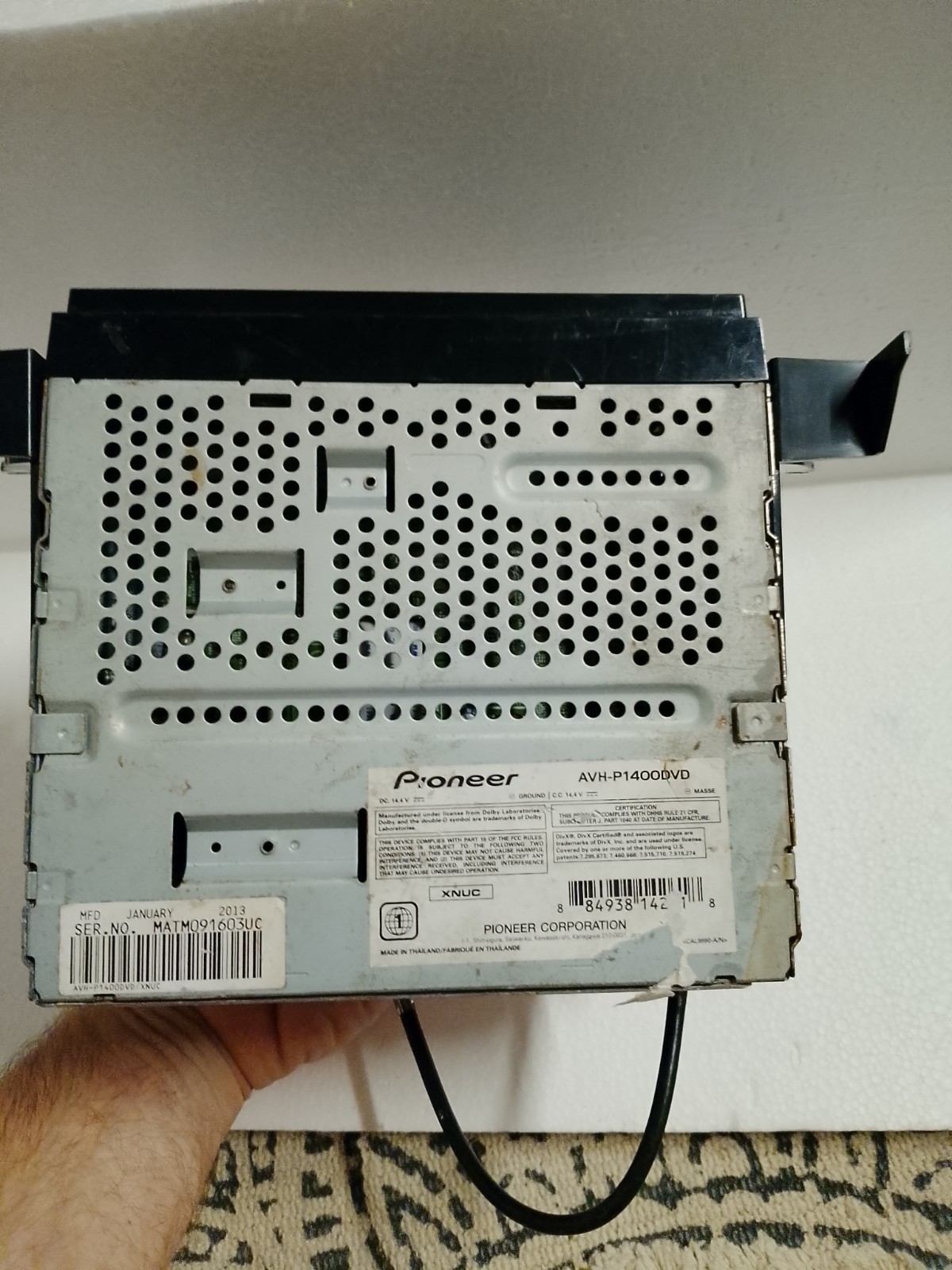 Pioneer AVH-P1400DVD 5.8″ Double-DIN Car DVD/CD/MP3 Receiver – For Parts / Repai