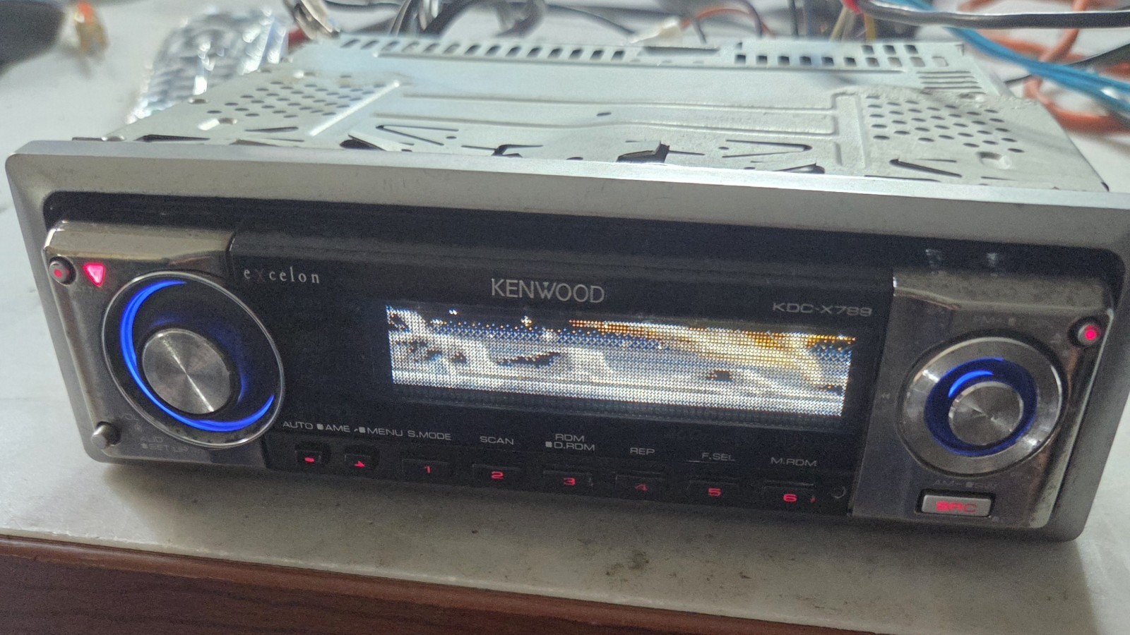 Kenwood Execelon KDC-X789 CD Player In Dash Receiver, Remote Aux 5 Volts