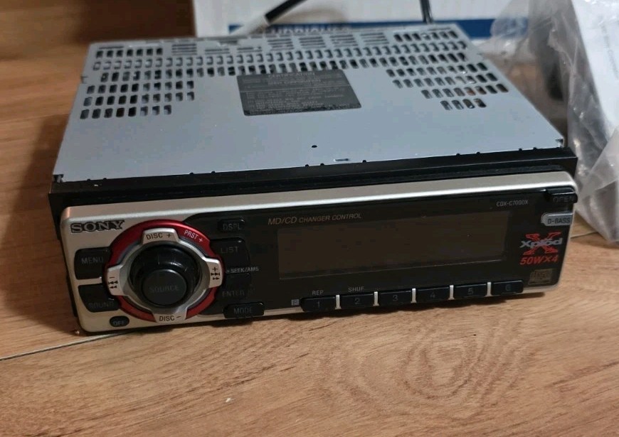 Sony CDX-C7000X FM/AM Compact Disc CD Player w/ Remote Stereo Radio CDXC7000X