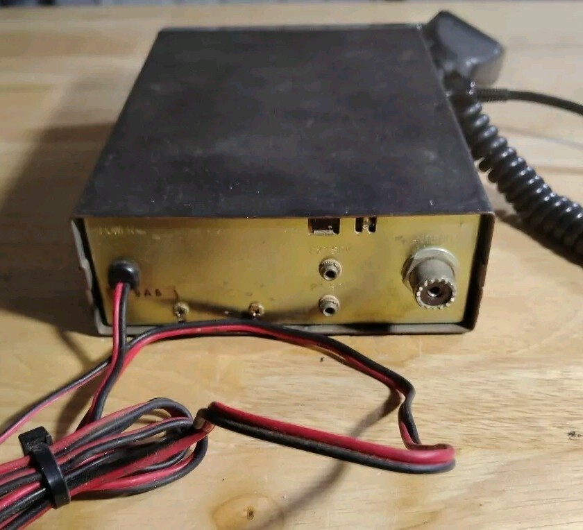 VTG Realistic Radio Shack TRC-152 CB Radio 23 With Mic Tested Works