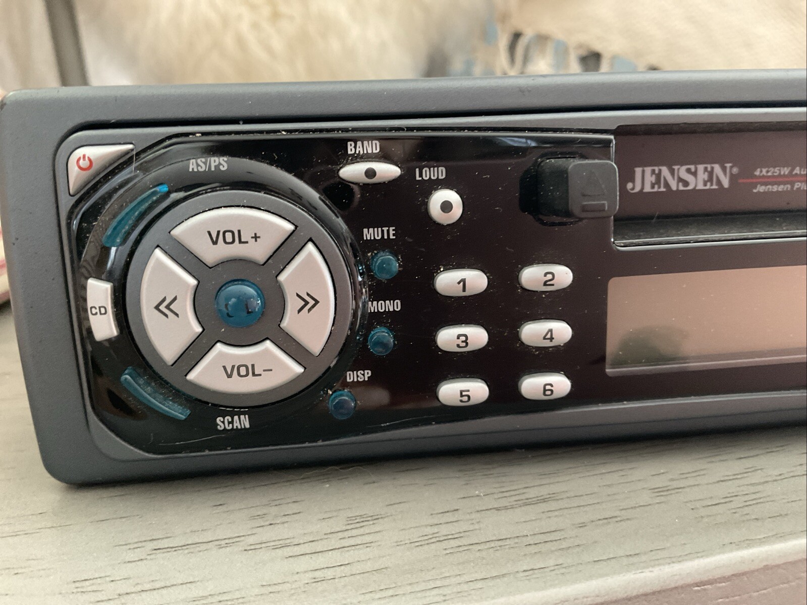 Jensen CR56OX AM/FM Radio Car Cassette Tape Receiver W/ Detachable Face 100 Watt