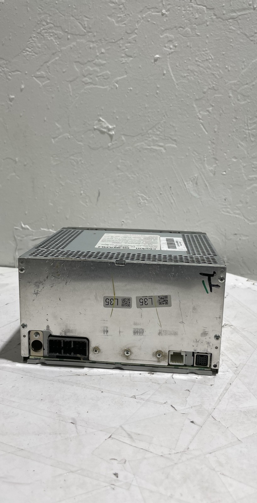 Subaru PF-2851B-A Radio 6 Disc CD Changer Clarion AUX SAT Stereo