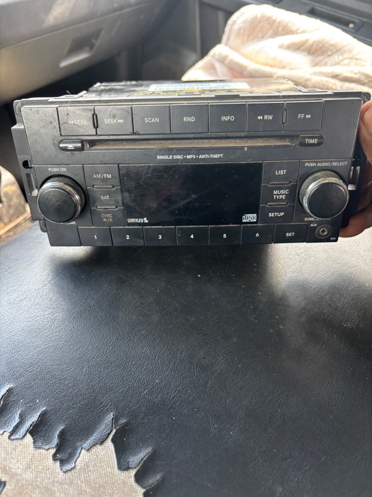 Dodge 1500 2012 model radio am fm