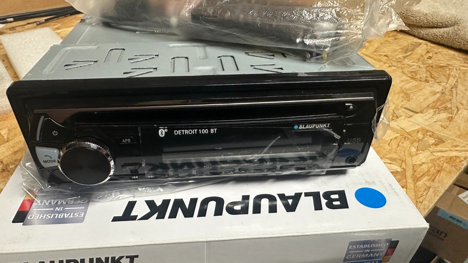 Blaupunkt BT 100 Detroit CD & MP3 Receiver
