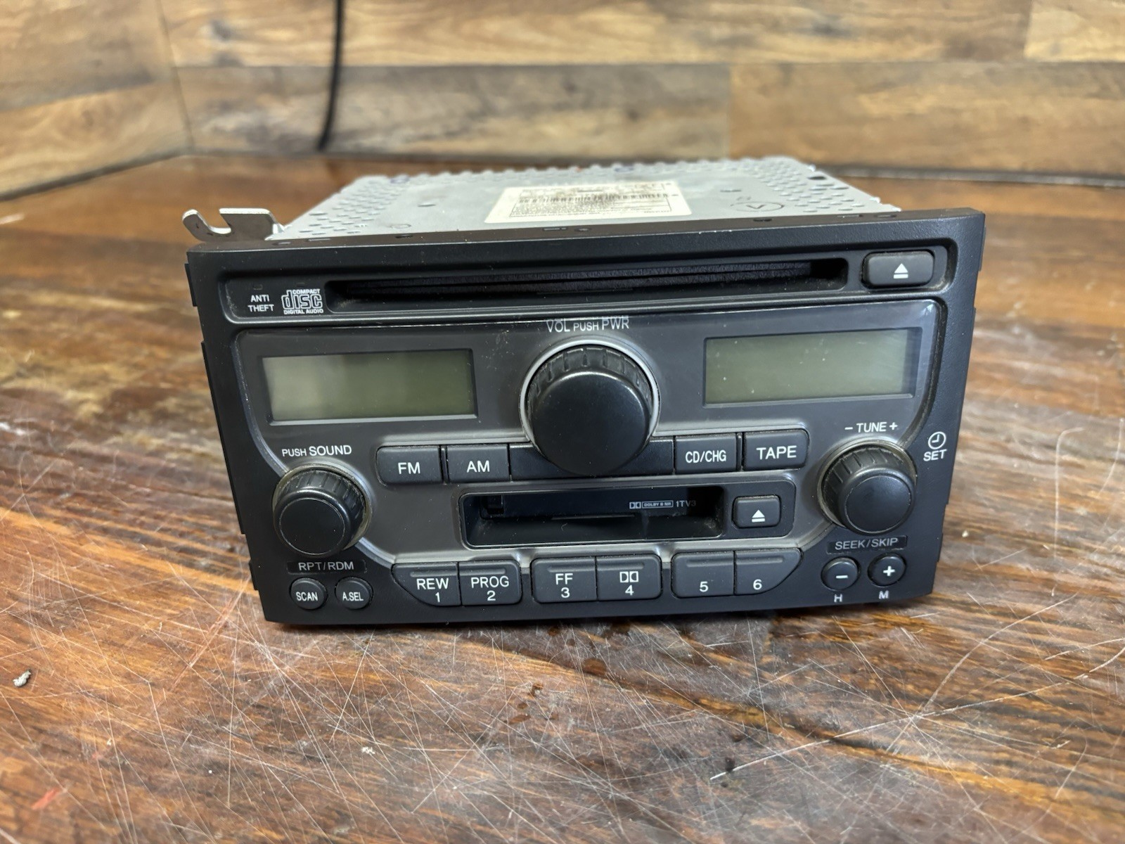 03 04 05 Honda Pilot AM FM CD cassette radio receiver OEM 39100-S9V-A120