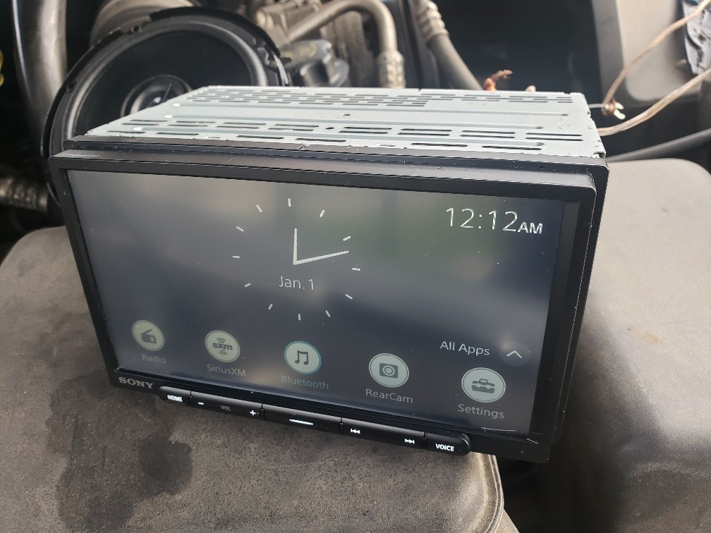 SONY 6.95″ DIGITAL BLUETOOTH MULTIMEDIA RECEIVER XAV-AX4000 CARPLAY/ANDROID