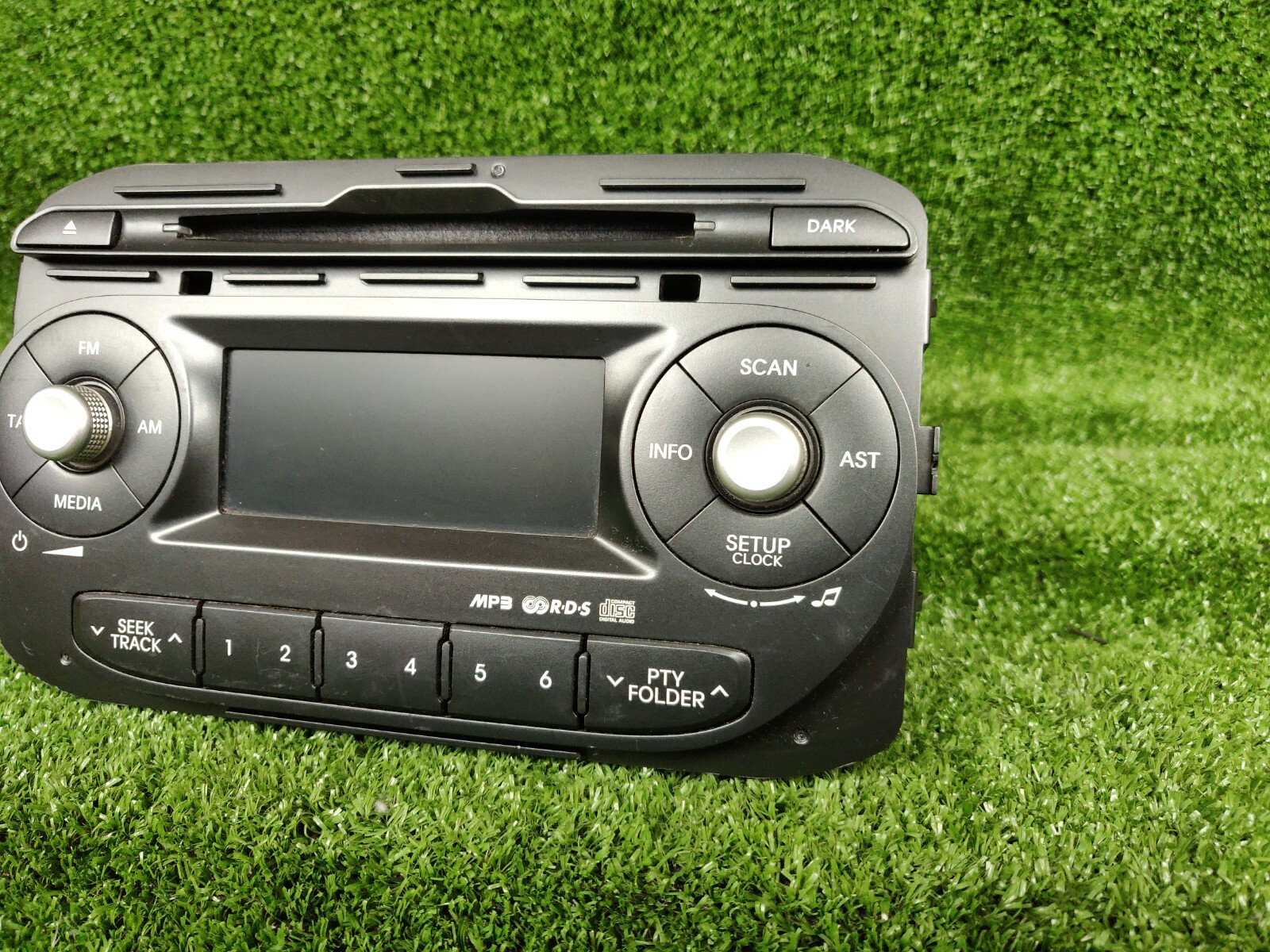 Kia Original Car Radio Am100taee 961701y201mb2 OemUsed Part