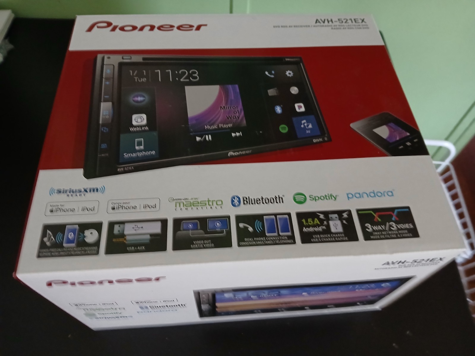 Pioneer AVH-521EX Multimedia DVD/Cd Receiver. Brand New With Xm Ready Reciever.