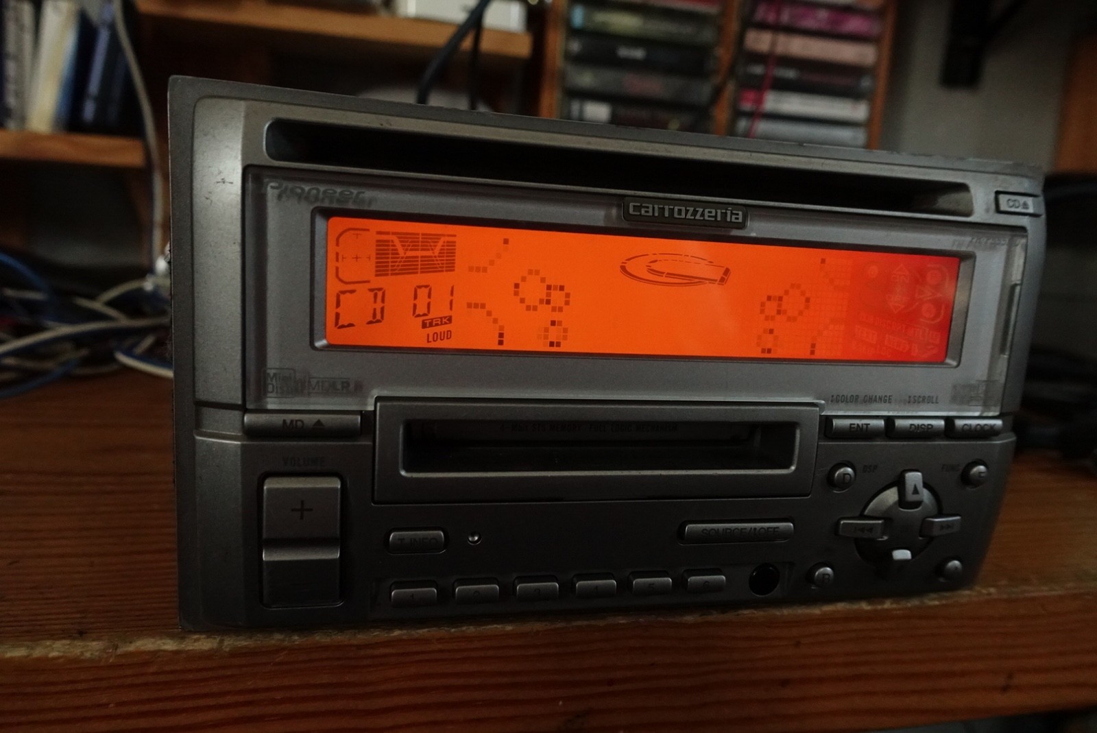 Pioneer Fh-P555MZ. 2 Dins- CD/MD/Aux-Bluetooth Player. BBE/Surround Mode.