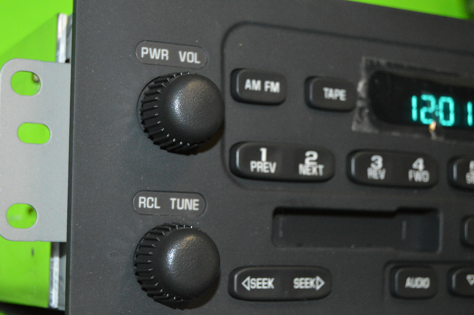 Chevy Cavalier Malibu factory Cassette player radio 00 01 02 03 04 05 09394119