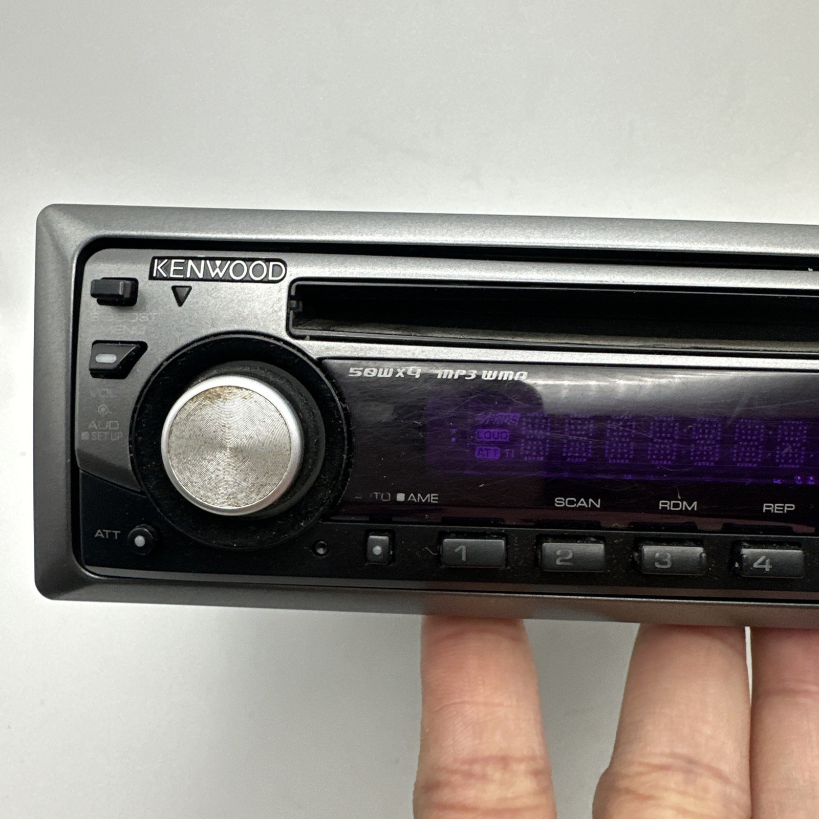 Kenwood KDC-MP205 Am fM CD 50 Watts Untested